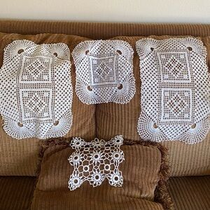 4 Vintage Doilies